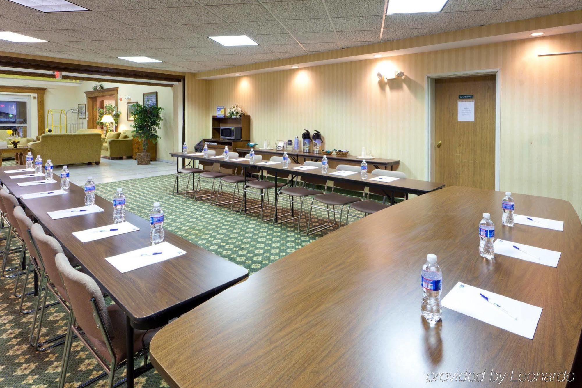 Holiday Inn Express Irwin Pa Tpk Exit 67 By Ihg Exterior foto