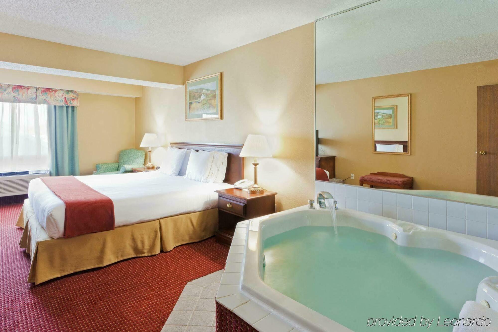Holiday Inn Express Irwin Pa Tpk Exit 67 By Ihg Habitación foto